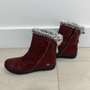 $185 Cloud Aryana Faux Fur Wool Lined Ankle Boots Red Leather Cozy Winter Size 9